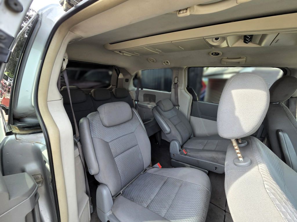 2009 Chrysler Town & Country Image 12