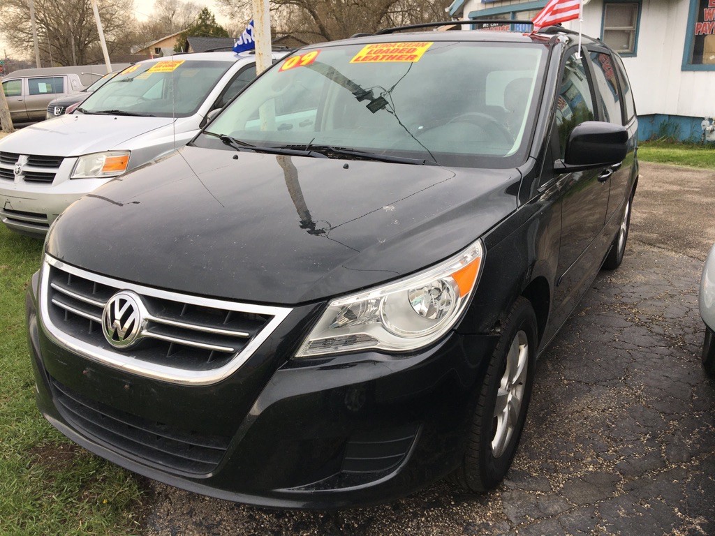 2009 Volkswagen Routan Image 1