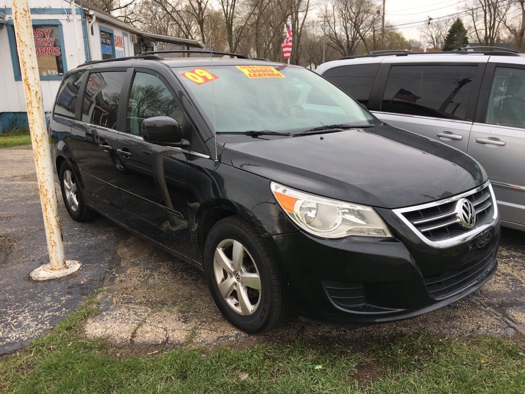 2009 Volkswagen Routan Image 2