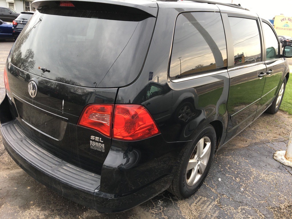 2009 Volkswagen Routan Image 3