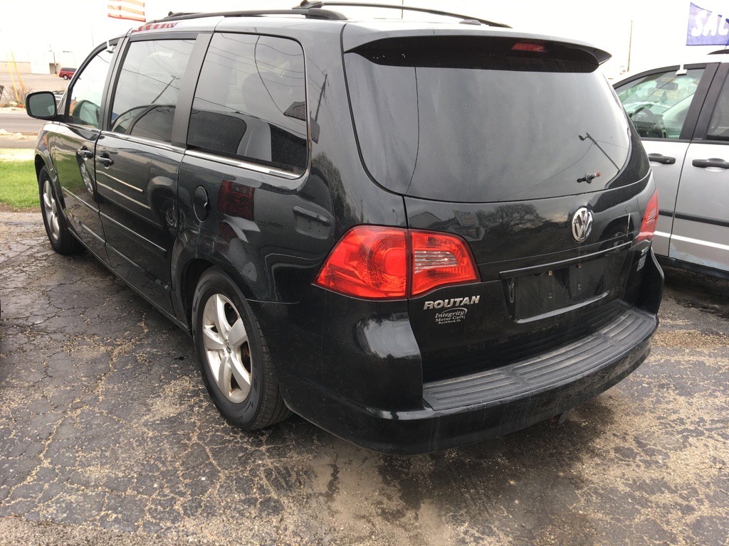 2009 Volkswagen Routan Image 4