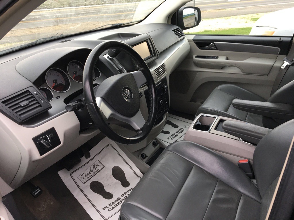 2009 Volkswagen Routan Image 5