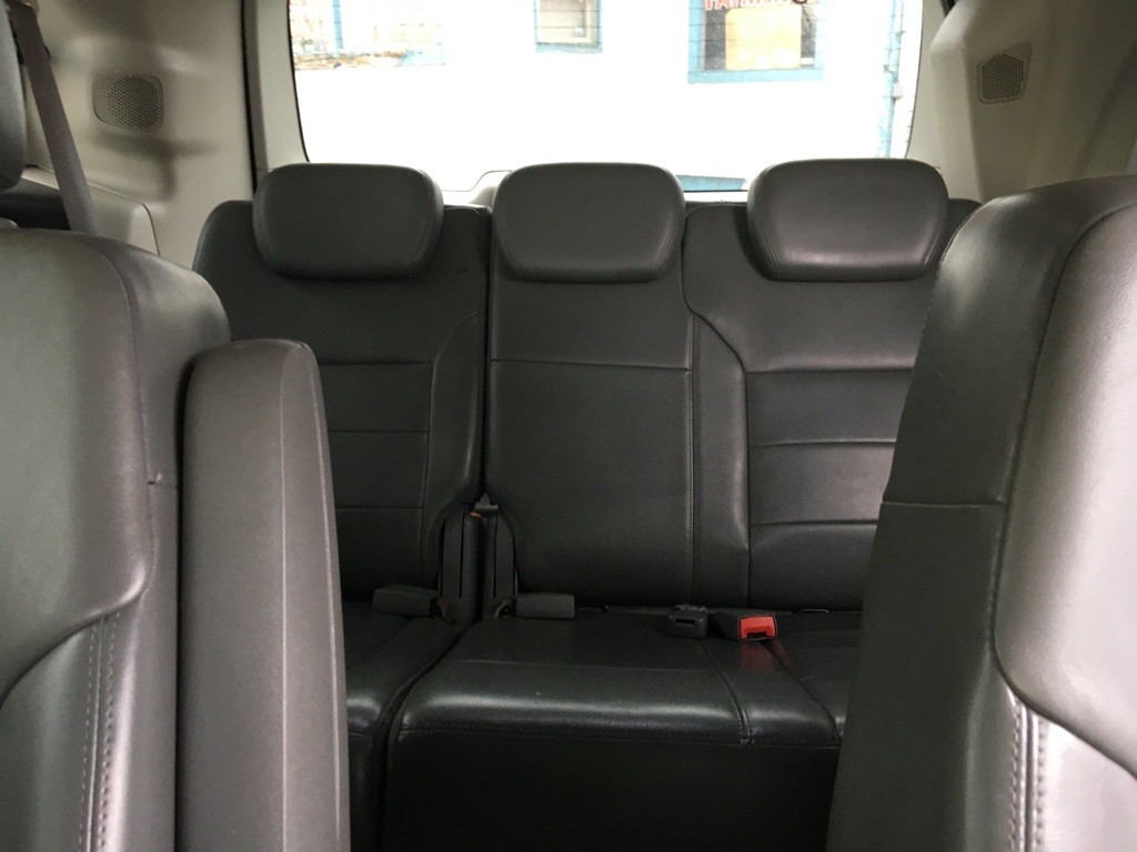 2009 Volkswagen Routan Image 7