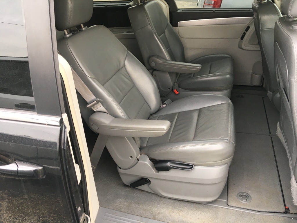2009 Volkswagen Routan Image 9