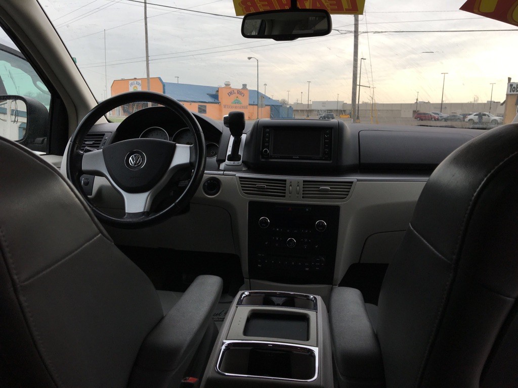 2009 Volkswagen Routan Image 11