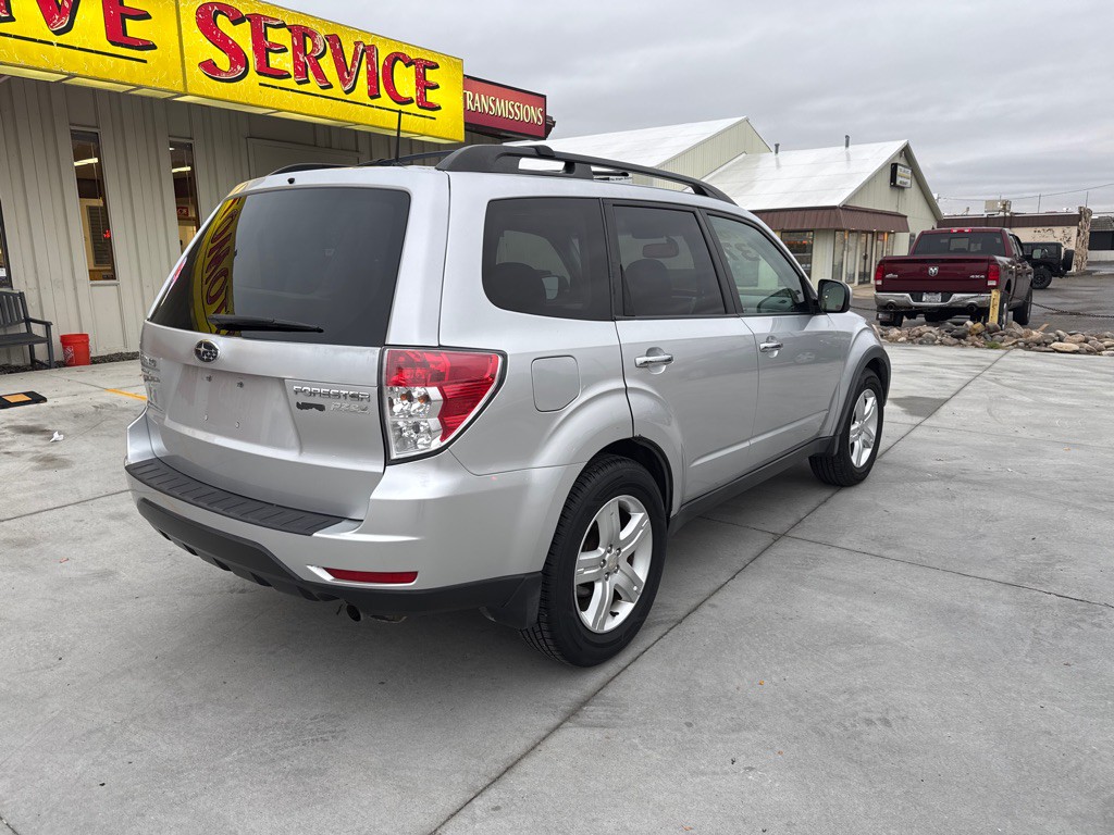 2010 Subaru Forester Image 9
