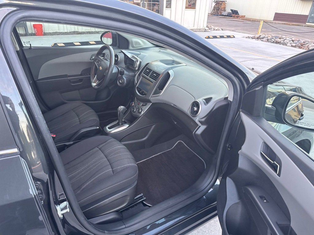2015 Chevrolet Sonic Image 16