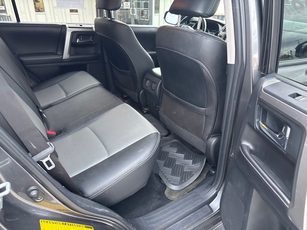 2016 Toyota 4Runner Image 17