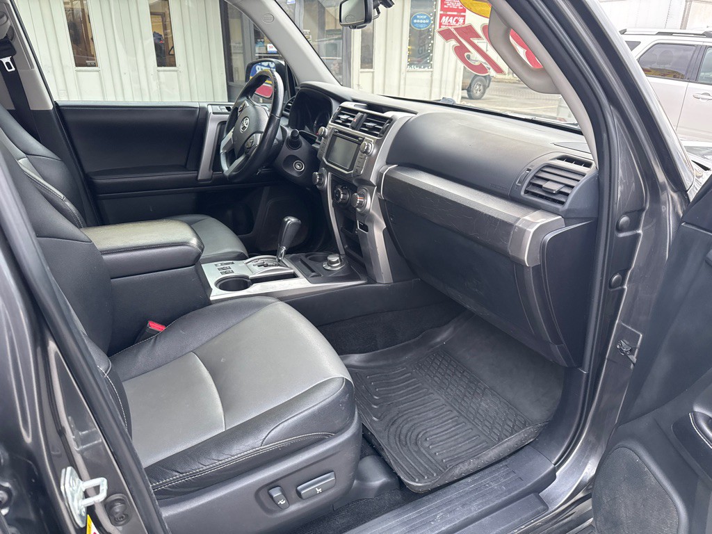 2016 Toyota 4Runner Image 18