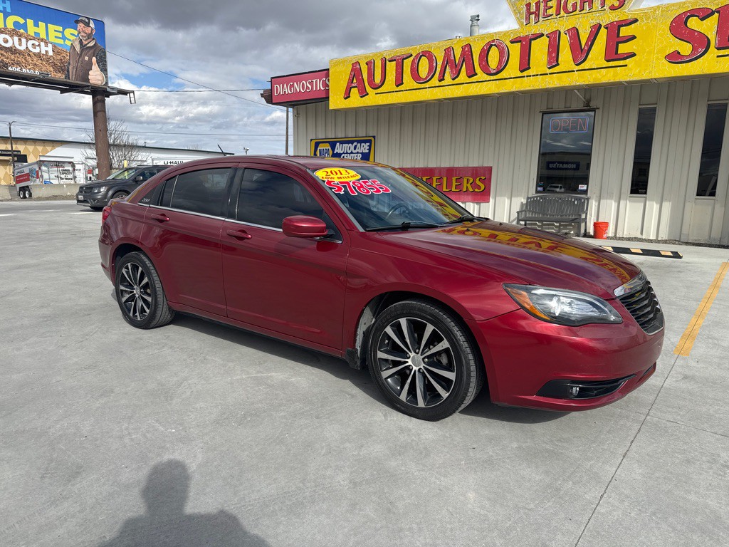 2013 Chrysler 200 Image 2