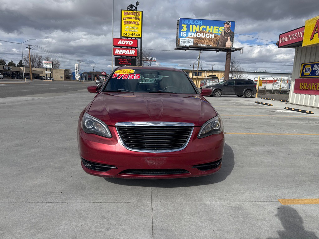 2013 Chrysler 200 Image 4