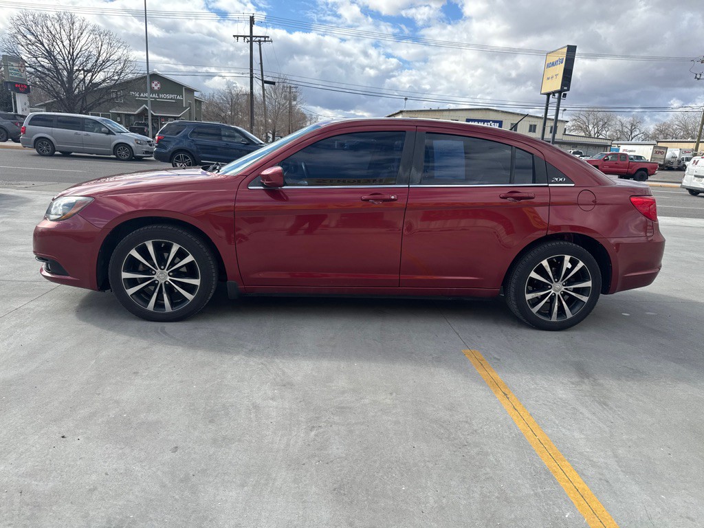 2013 Chrysler 200 Image 6