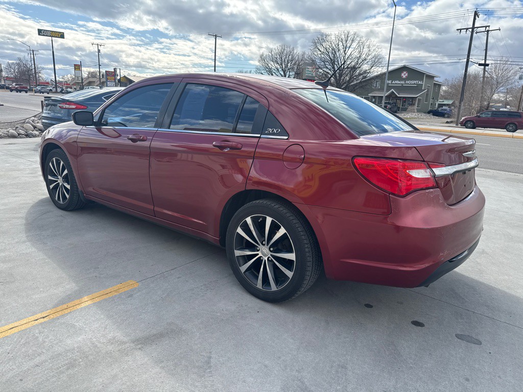 2013 Chrysler 200 Image 7