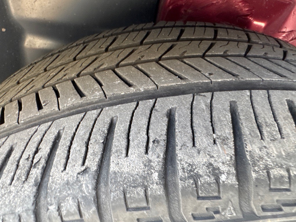 2013 Chrysler 200 Image 8