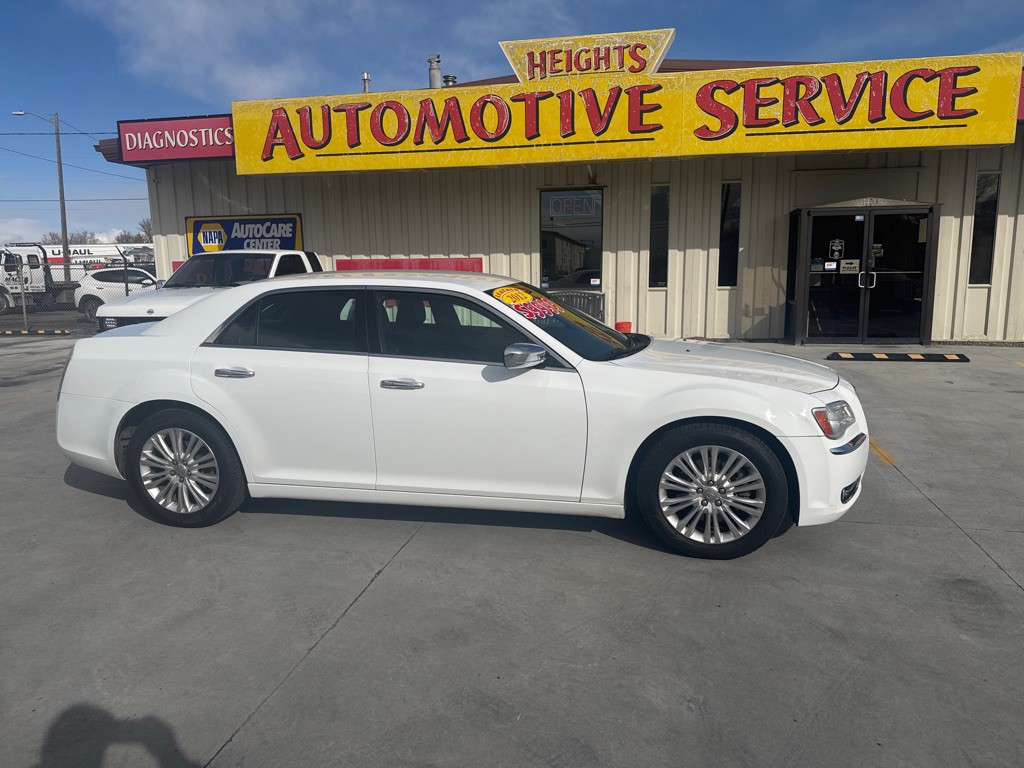 2012 Chrysler 300 Image 2