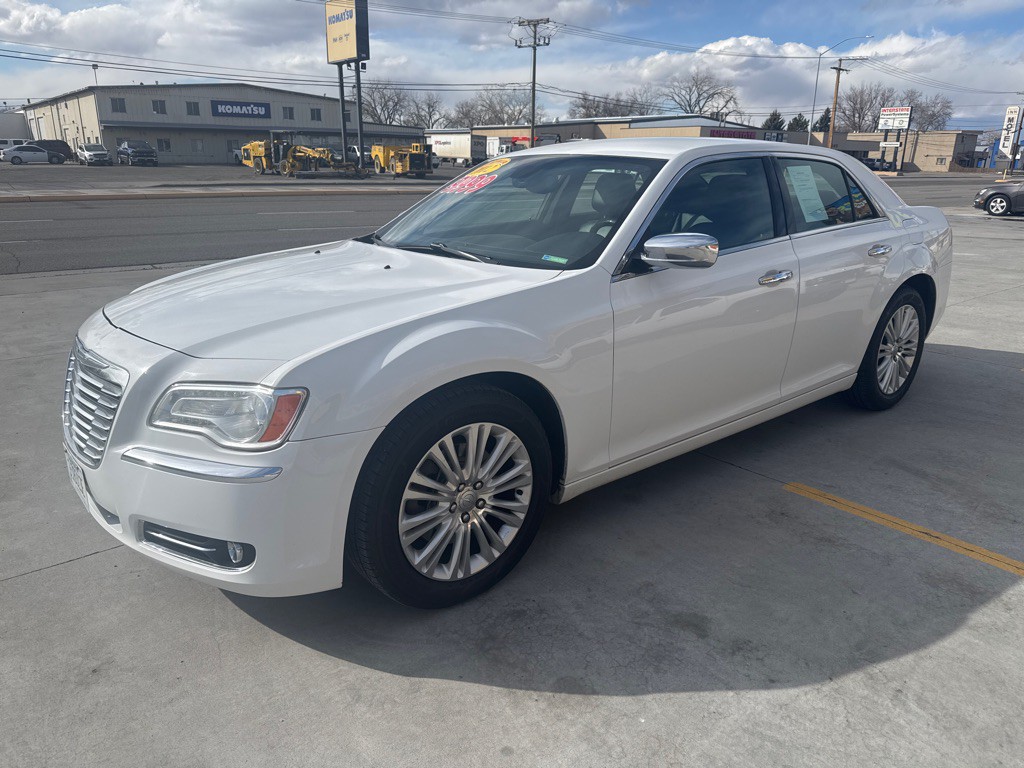 2012 Chrysler 300 Image 5