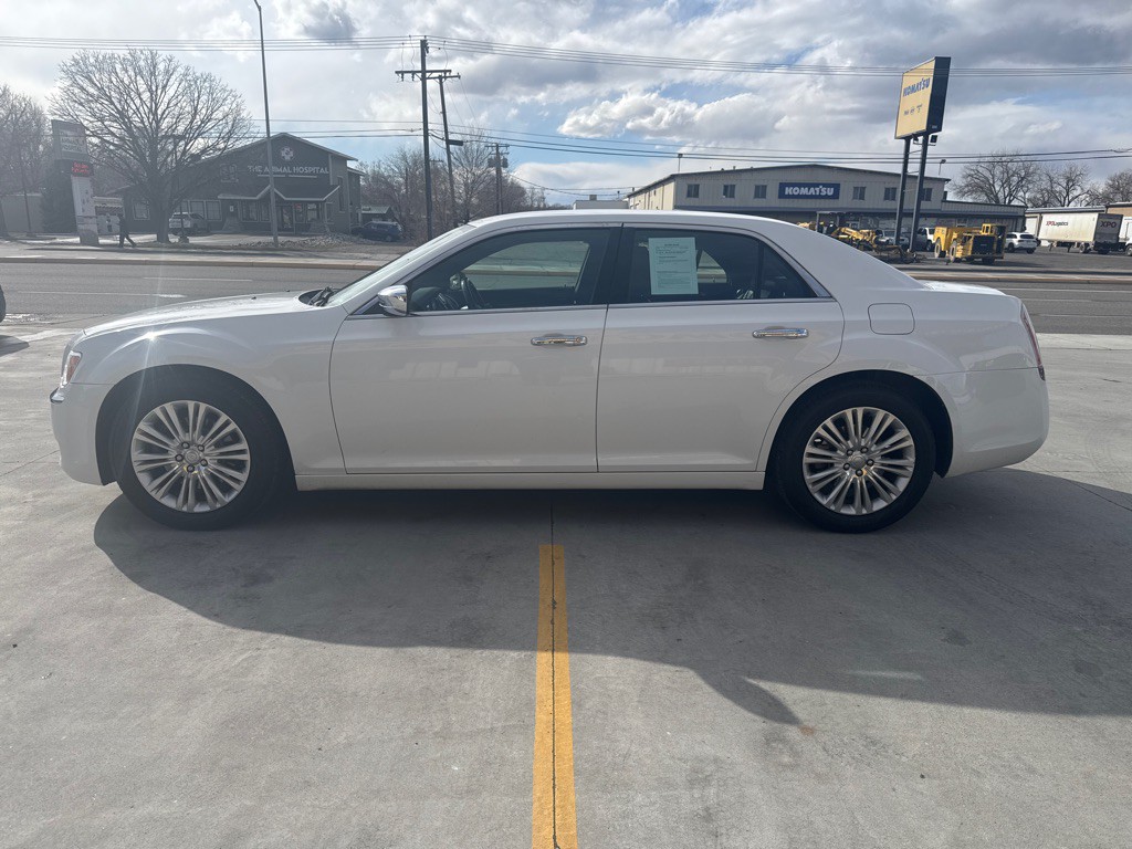 2012 Chrysler 300 Image 6