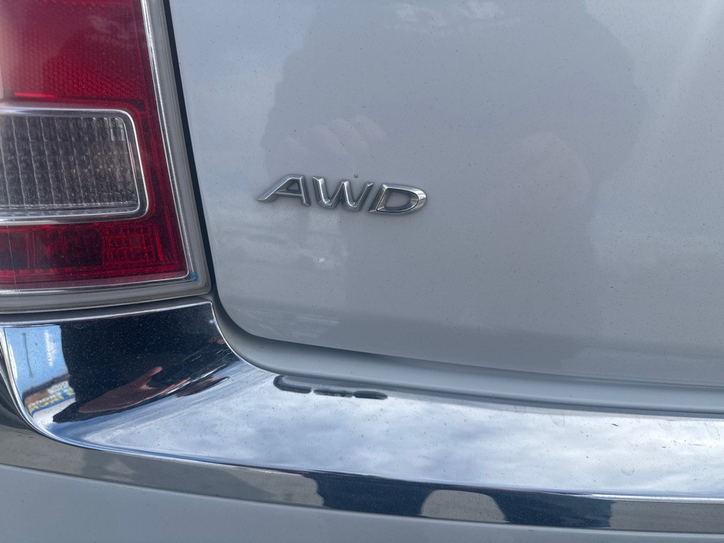 2012 Chrysler 300 Image 8