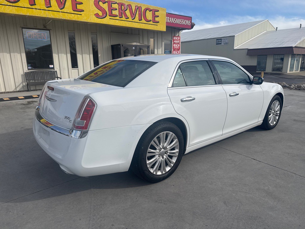 2012 Chrysler 300 Image 10