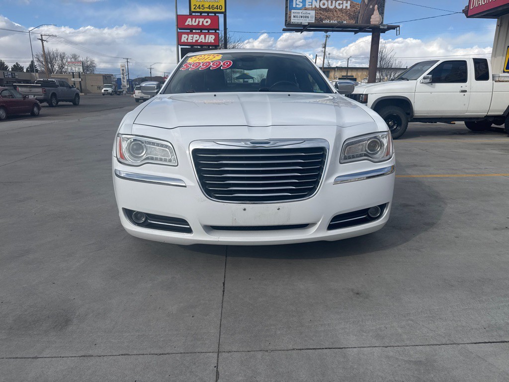 2012 Chrysler 300 Image 12