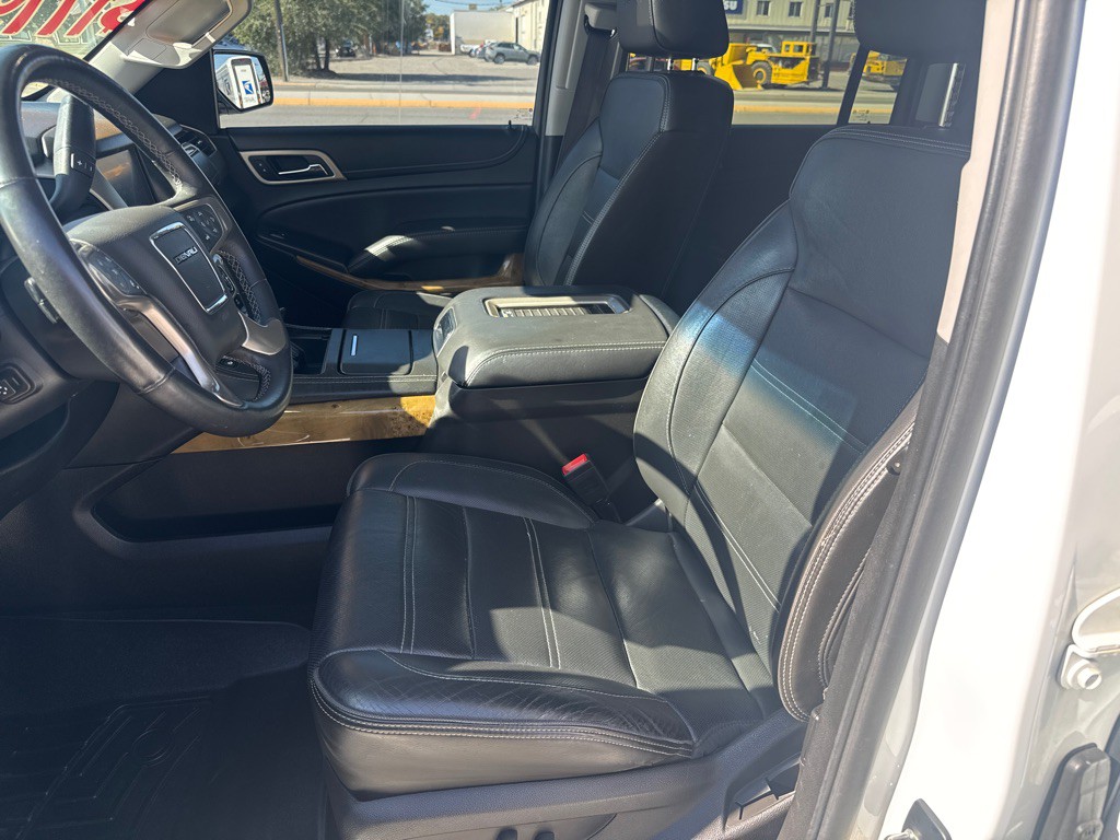 2017 GMC Yukon Image 10