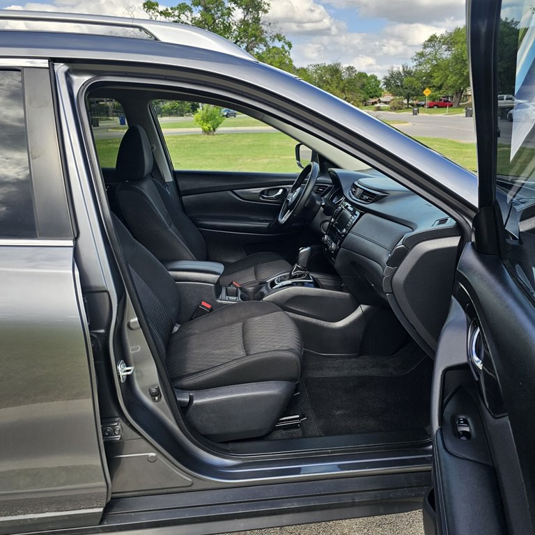 2020 Nissan Rogue Image 18