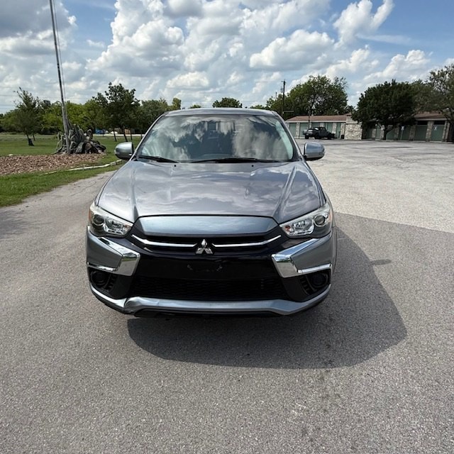 2019 Mitsubishi Outlander Image 2
