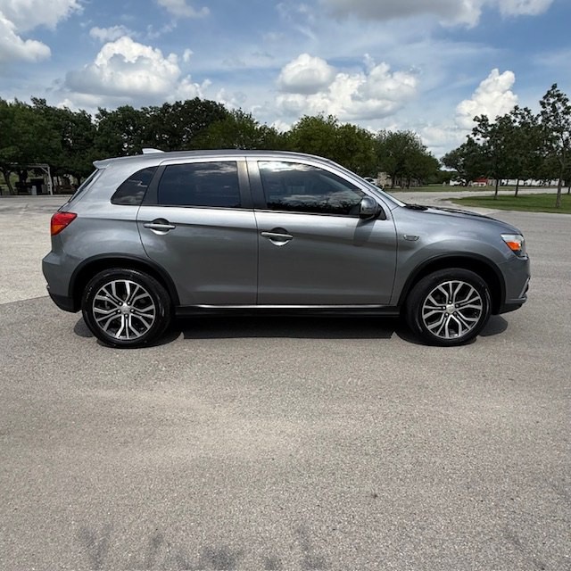 2019 Mitsubishi Outlander Image 4