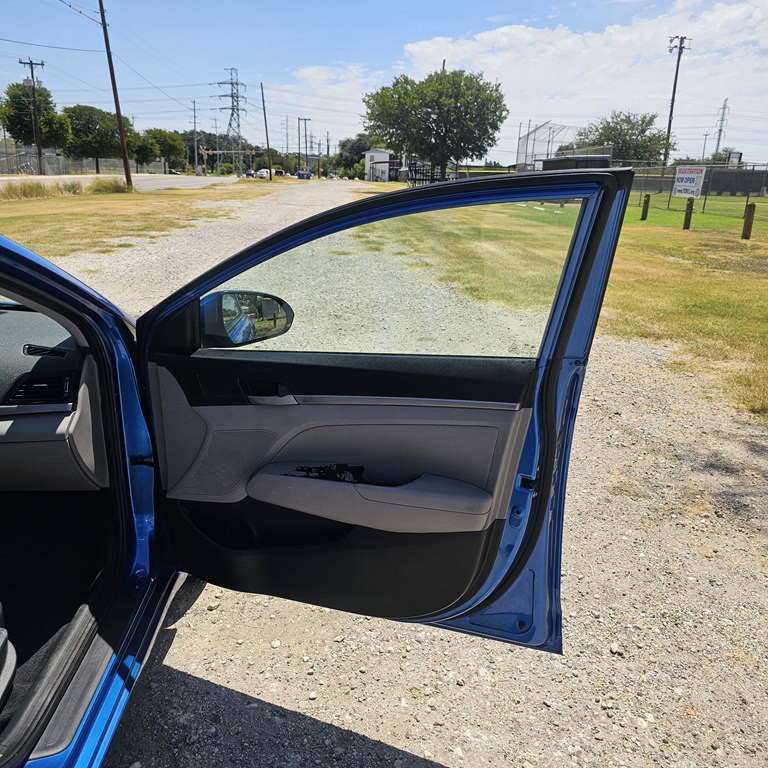 2017 Hyundai Elantra Image 17