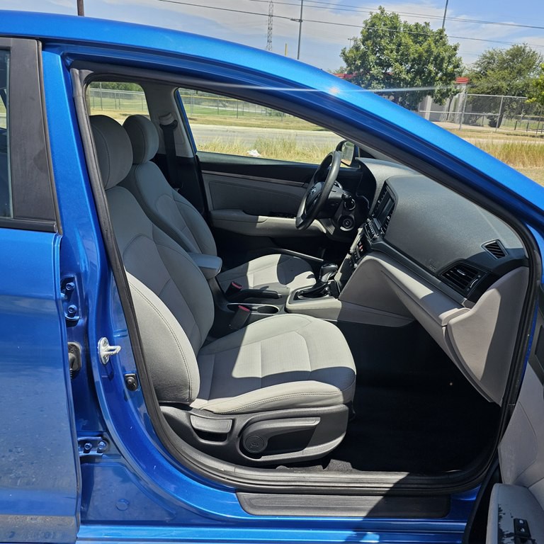 2017 Hyundai Elantra Image 18