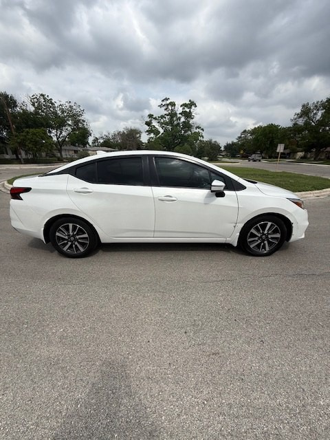 2021 Nissan Versa Image 4