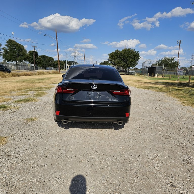 2016 Lexus IS Image 6