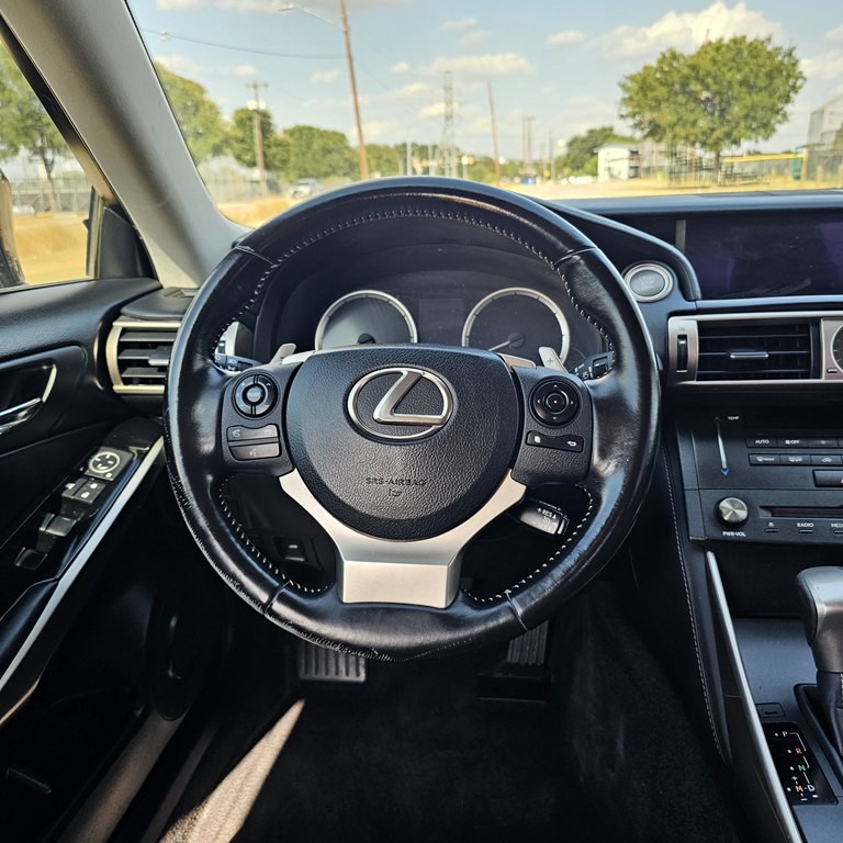2016 Lexus IS Image 13