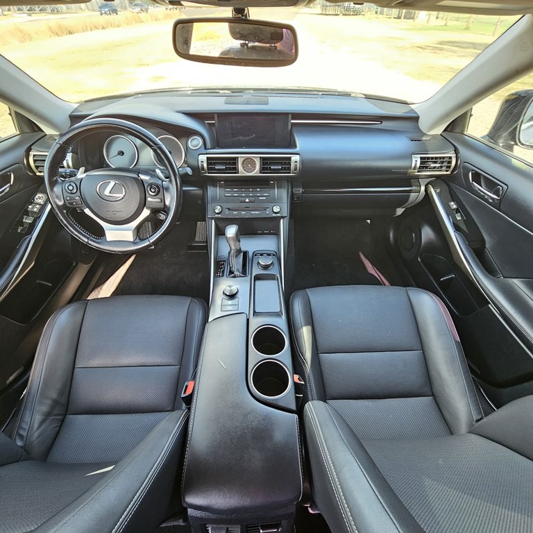 2016 Lexus IS Image 14