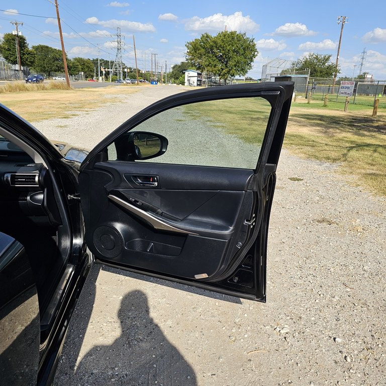 2016 Lexus IS Image 18