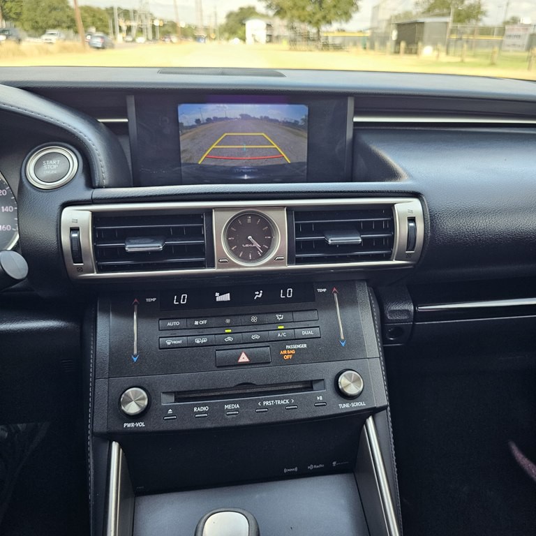 2016 Lexus IS Image 22