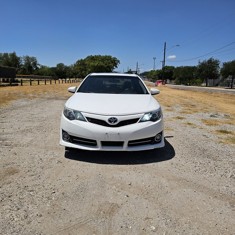 2014 Toyota Camry Image 2