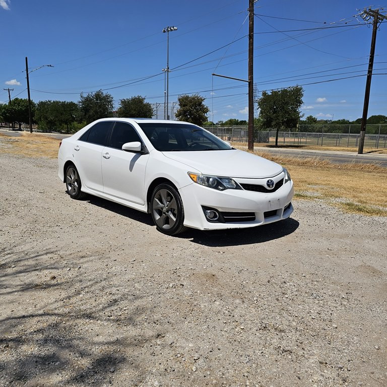 2014 Toyota Camry Image 3