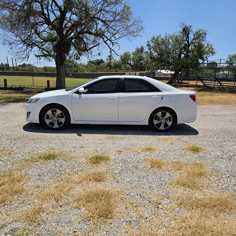 2014 Toyota Camry Image 4
