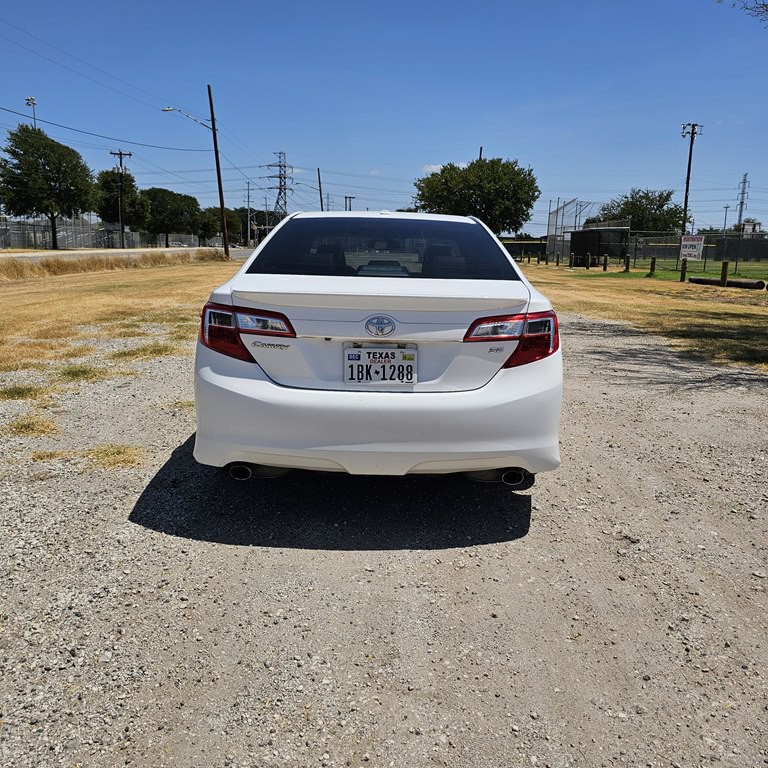 2014 Toyota Camry Image 6