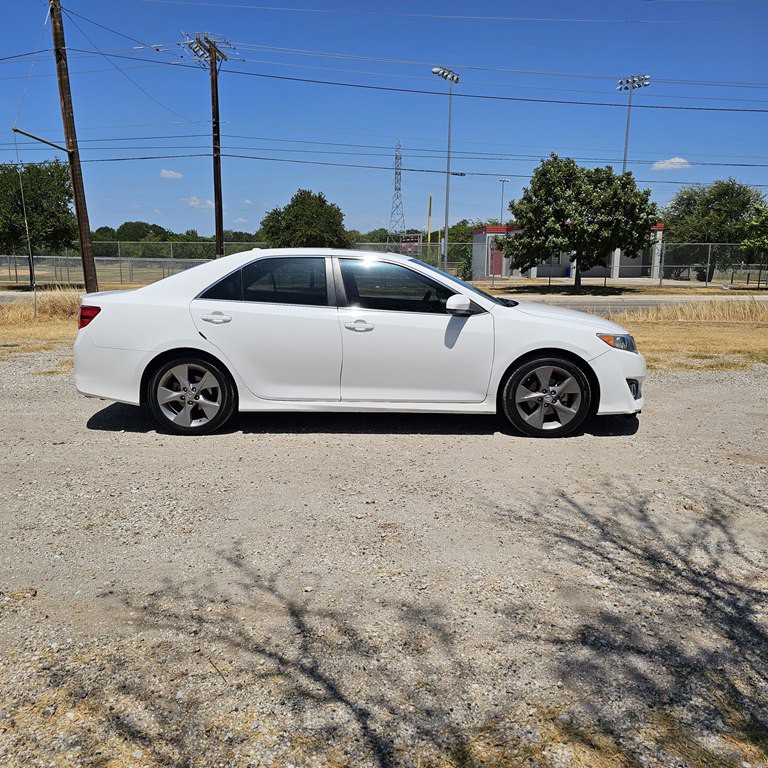2014 Toyota Camry Image 8