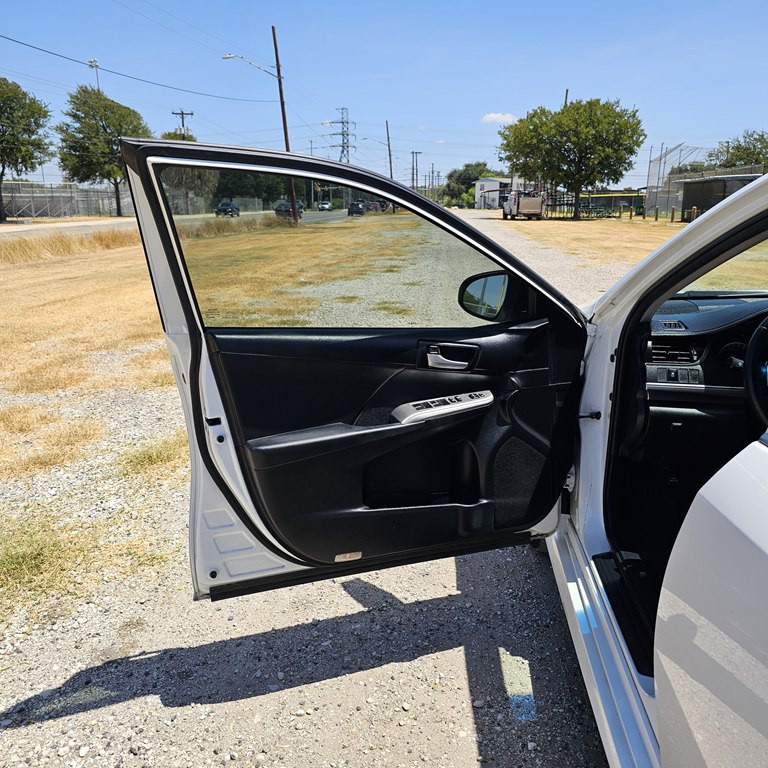 2014 Toyota Camry Image 9