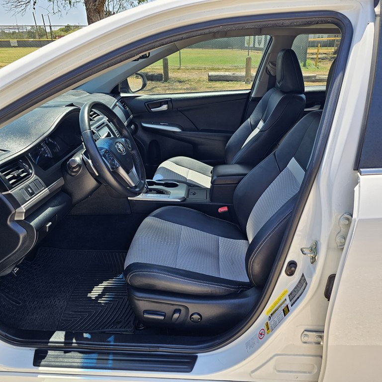 2014 Toyota Camry Image 10