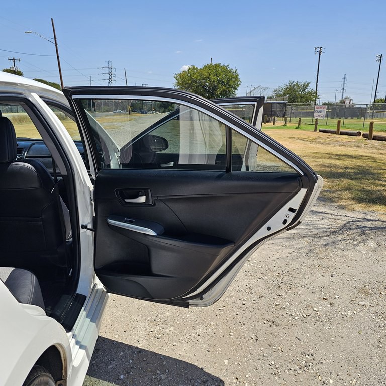 2014 Toyota Camry Image 15