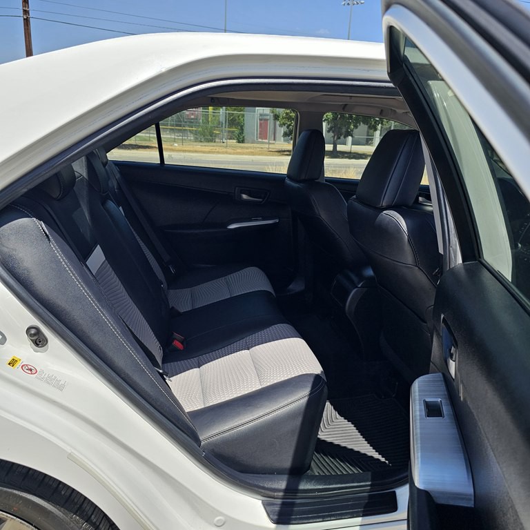 2014 Toyota Camry Image 16