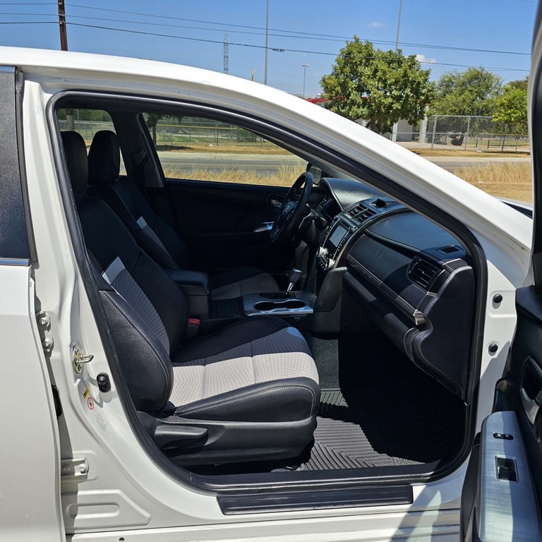2014 Toyota Camry Image 18
