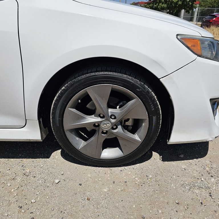 2014 Toyota Camry Image 23