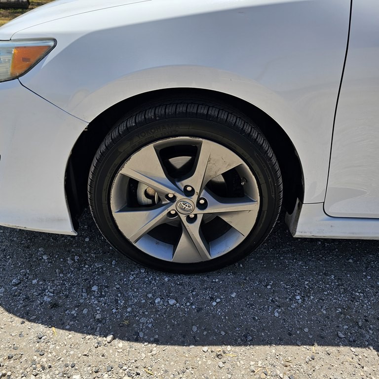 2014 Toyota Camry Image 26