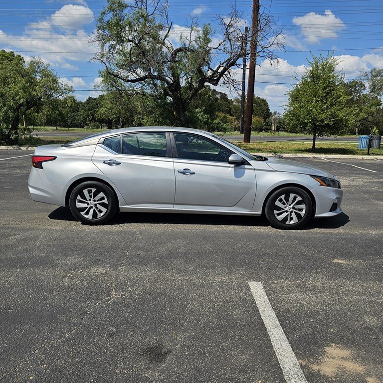 2022 Nissan Altima Image 8