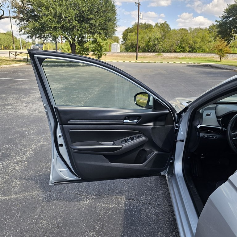 2022 Nissan Altima Image 9